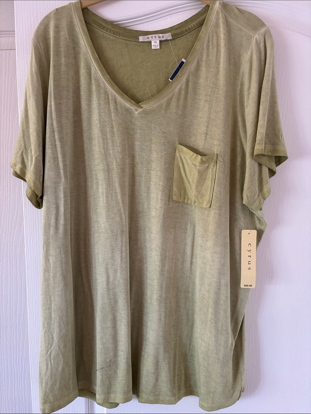 NWT Women’s Cyrus Olive Distressed Green V-Neck Pocket Tee SZ 1X